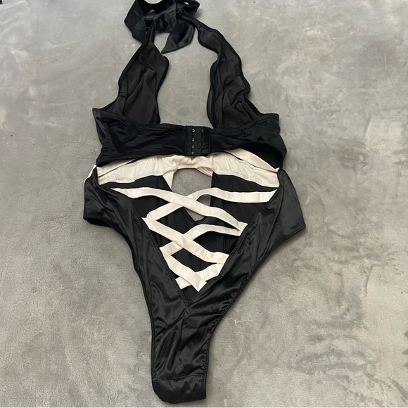 New! Victoria's Secret Tuxedo Bow-Topped High-Neck Teddy bodysuit 3154 - Picture 7 of 8